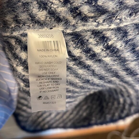 COURT & ROWE-Houndstooth Eyelash Knit Cardigan in Navy Size Small - Picture 7 of 8